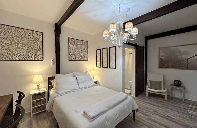 Our studio is very well located in Matthews, just 10 minutes from Charlotte.