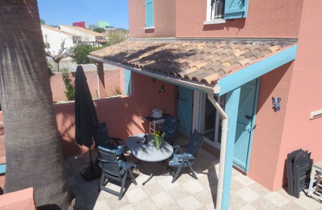 Our vacation home is located on the promenade & on the beach of Gruissan.