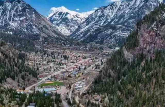Ouray Log Cabin - Cozy Cabin Overlooking the Uncompahgre River