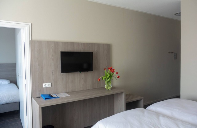 Outdoor Escape Near Nijmegen: River Walks, Nature Trails & Bike Rentals, 2 Units