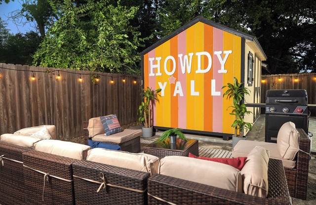 Outdoor Hangout, Near Downtown, Riverwalk, Frost Bank Center