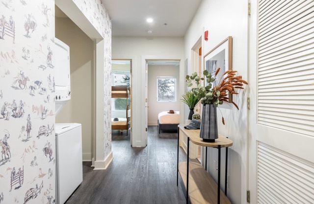 Outrider | Modern Music City Penthouse Sleeps 22