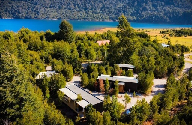OUTSCAPE | Cabaña en Lago Chapo con Hot Tub