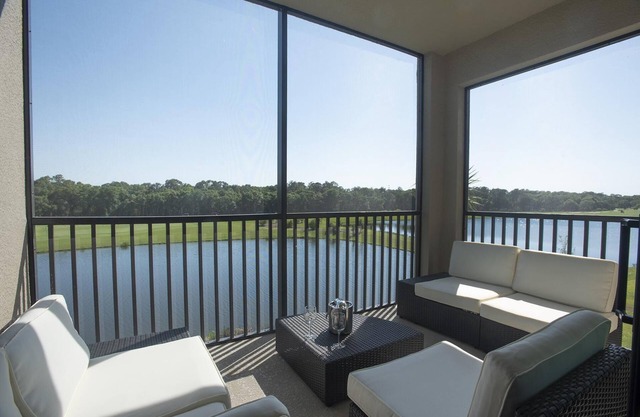 Outstanding 2/bed, 2/bath with Lake and Green View