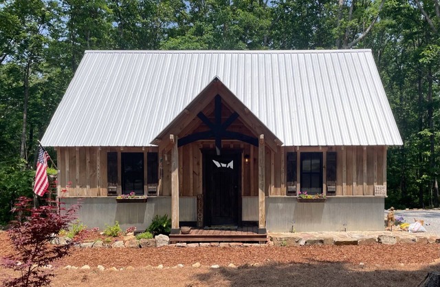 "Outstanding Long Weekend Location!" Cozy 2BR Cabin w/Screened Porch - 2 miles to Cloudland Canyon