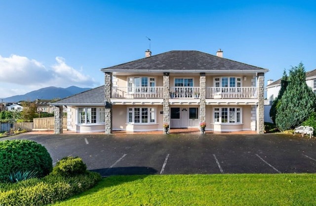 Outstanding Luxurious House in Killarney- 5mins walk to Killarney Town Centre
