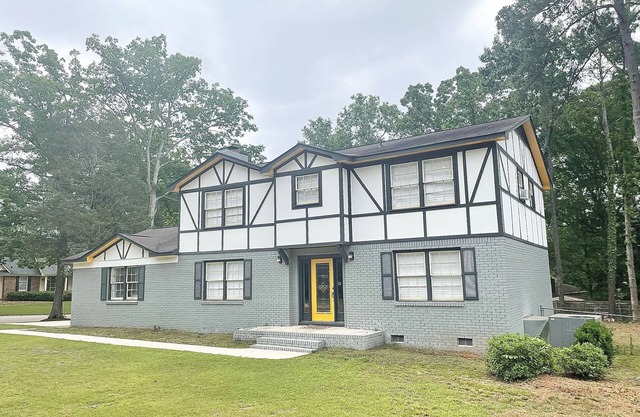 Over 3500 sq ft! All 4BRMs with TVs! 9 Beds for up to 12 Guests!