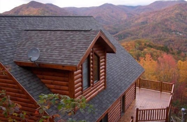 "Over the Edge" Cabin with Amazing Views! Reduced rates for Nov. & Dec.!