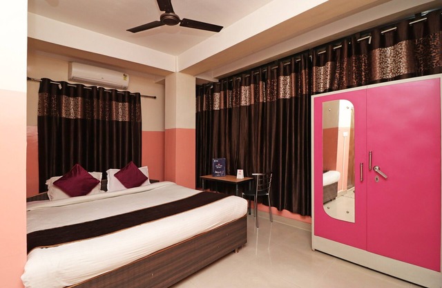 OYO 4979 Prabha Palace Lodge