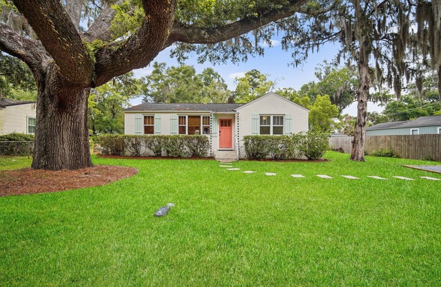 "Oystercatcher" Great location in Pigeon Point. Walk/bike to historic downtown