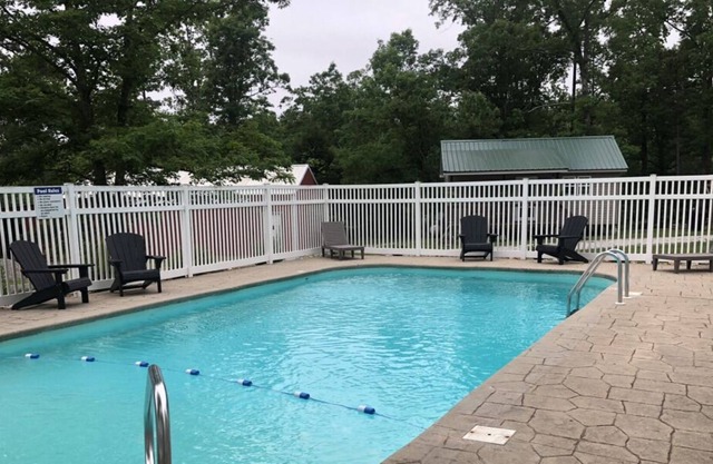 Ozark Getaway! With Free Parking, Outdoor Saltwater Pool