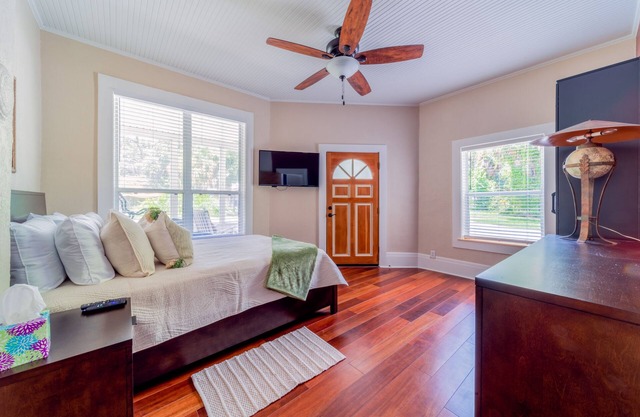 Ozona on the Gulf of Mexico. Bikes Provided. Honeymoon Island. Pinellas Trail.