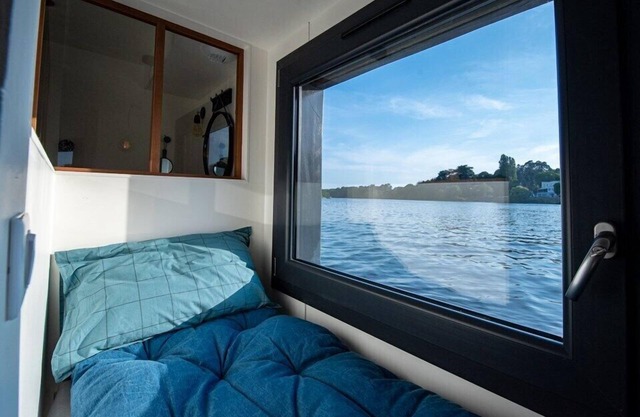 Péniche Carpe Diem La Rivière House