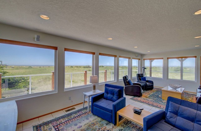 Pacific Paradise -Ocean & beachfront/Dog friendly