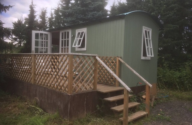 Paddock View Shepherds Hut