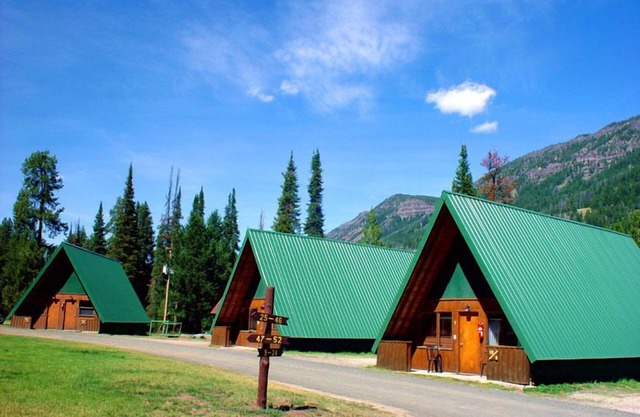 Pahaska Tepee Resort