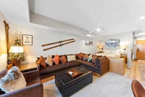 Palisades Tahoe Lodge Rentals Studio #207