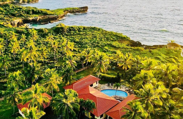 PALM HOUSE LUXURY VILLA - OCEAN FRONT PARADISE