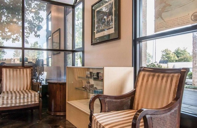 Palm Inn Hotel near Tyler Mall Riverside