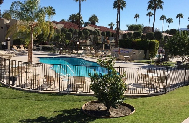 Palm Springs 2 bed/2bath condo - Great Location/Resort like setting - 2 pools