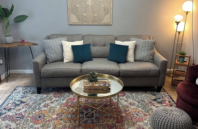 PALM SPRINGS- 2Master Suites, Style & Location! “No chores” at checkout!