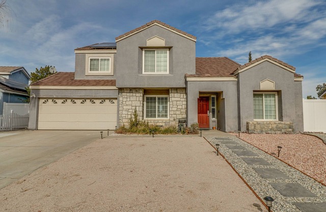 Palmdale Home w/ Patio, Gas Grill + Fireplace!