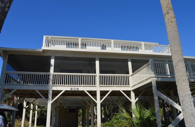 PALMETTO BOULEVARD, EASILY ACCOMMODATES 2 FAMILIES, STEPS FROM THE BEACH!