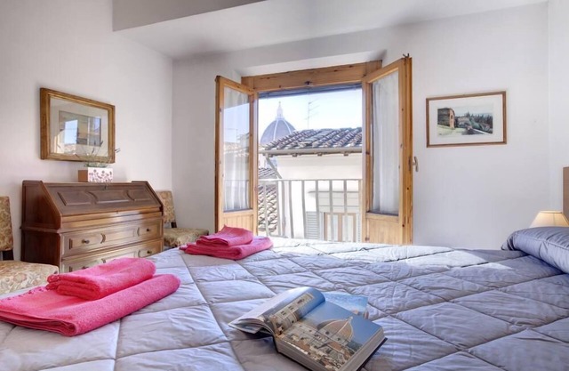 Panoramic Last-Floor with Elevator Historic Center 200 meters from Duomo WIFI