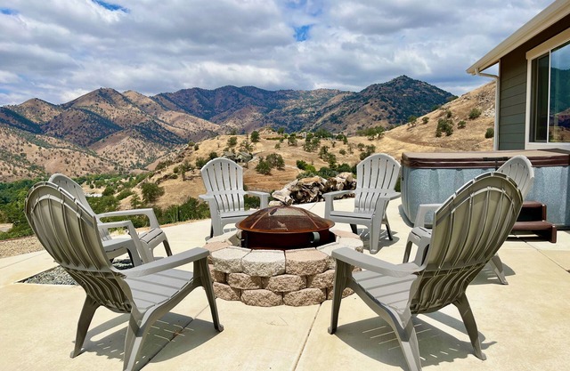 Panoramic Mountain and Valley Views