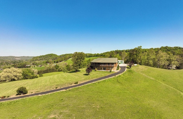 Panoramic Mtn Views: Spacious Tennessee Home!