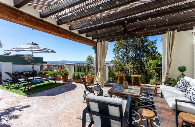 Panoramic Paradise 3BR Overlooking SMA