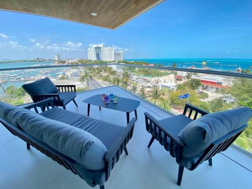 Panoramic Penthouse -Superior Ocean & Lagoon Views