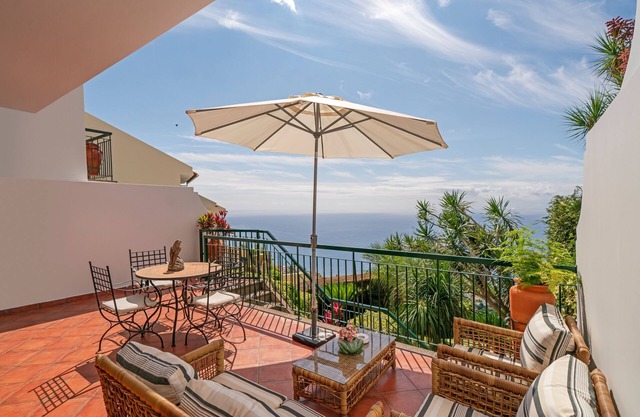 Panoramic views of sea | Moradia Falesia