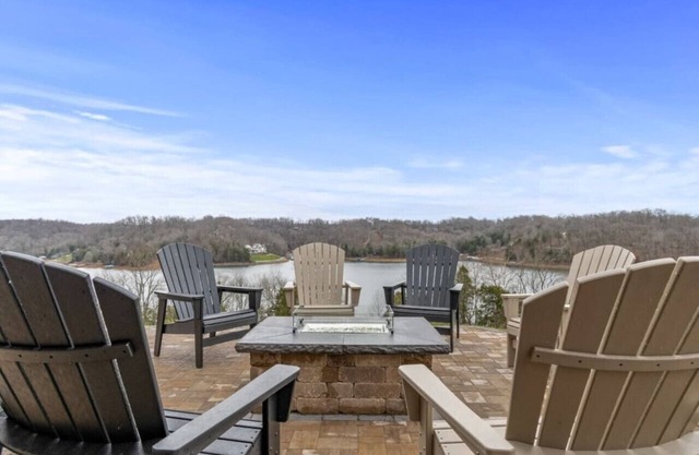 Panoramic Views Dock Kayaks SUPs