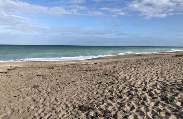 PARADISE AWAITS! LOVELY GROUND FLOOR UNIT! RESORT AMENITIES! 5-STARS!
