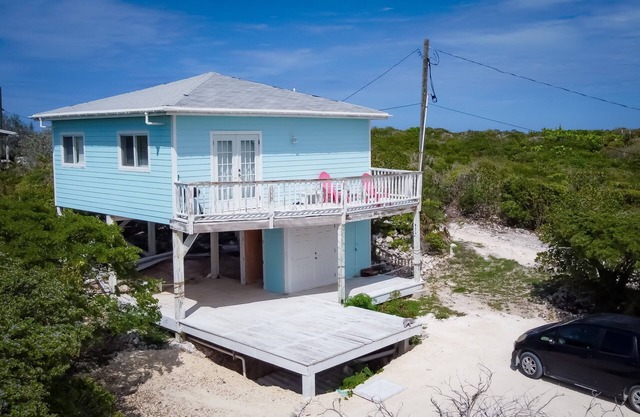 Paradise Blue beach cottage and cabana