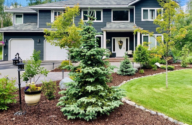 Paradise found! Beauty & Luxury- 20 min from Anchorage, HOT TUB, privacy!