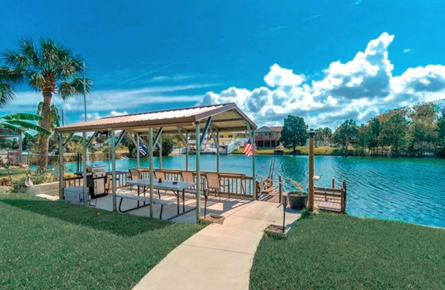 Paradise - Golf Cart Rental, Kayaks, Paddle Boat, Fishing & Swimming