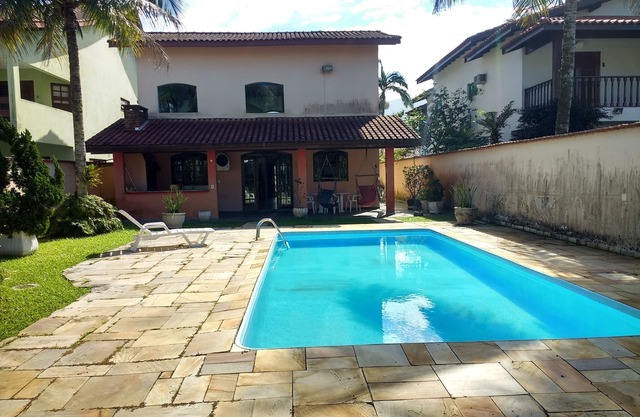 Paradise house in Bertioga with pool