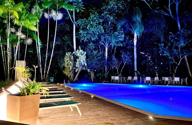 Paradise House with heated Jacuzzi and beach service