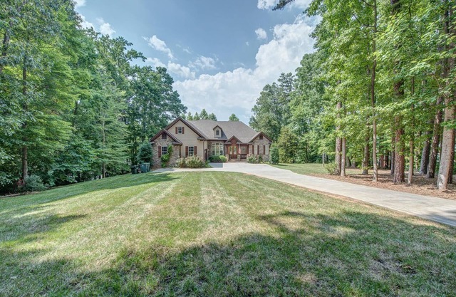 Paradise in front of the lake