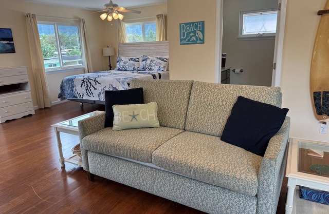 Paradise in Kaneohe: stocked studio near grocery