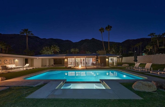 Paradise Las Palmas - Mid-Century Luxury: Iconic Alexander Home with Stunning Views