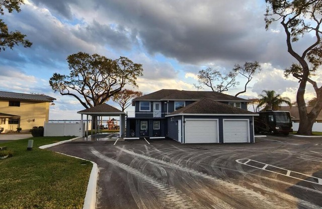 Paradise on Lake Harris Apt #202