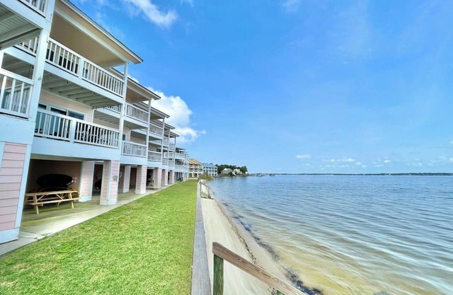 Paradise Point: Waterfront Unit with 2 Kayaks!