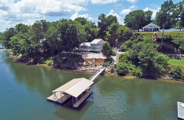 “Paradise to Me” Smith Lake Home- Only 10 minutes from Rock the South-sleeps 10