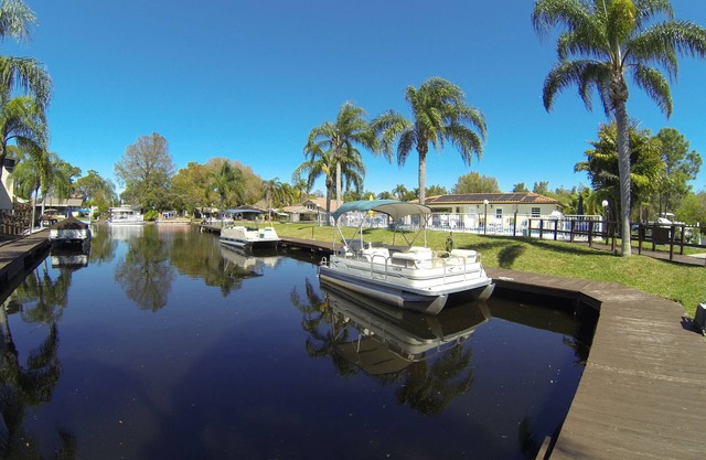 "Paradise" Waterfront Condo with 19' Boat
