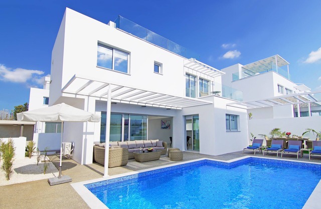PARADISIA VILLA - Walking Distance to Ayia Napa Center