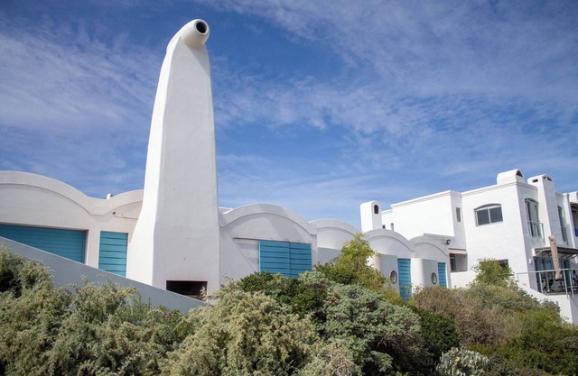 Paradys Oceanfront Submarine-Style Holiday Home in Langebaan