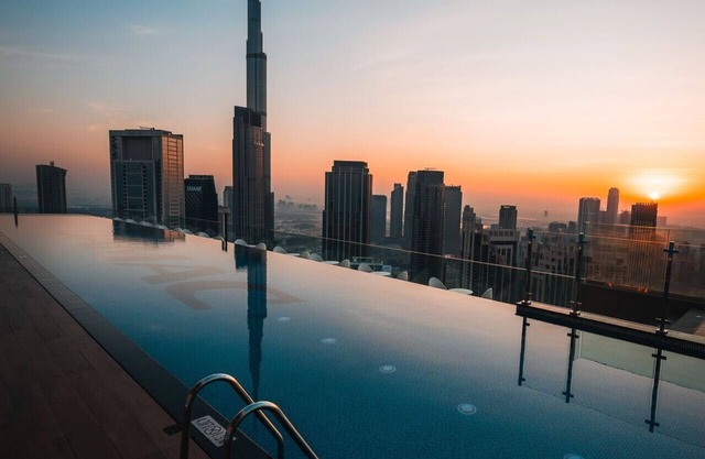 Paramount Home Sea with 260° Infinity Sky Pool